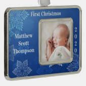 Baby Boy's eerste kerstfoto Jaar Blauw Verzilverd Omlijst Ornament (Rechts)