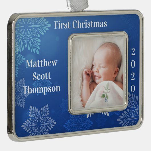 Baby Boy's eerste kerstfoto Jaar Blauw Verzilverd Omlijst Ornament (Rechts)