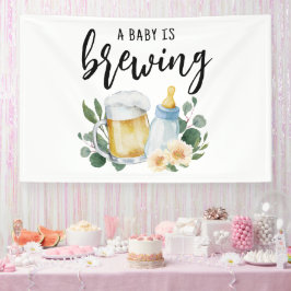 Baby brouwt bier en voert fles spandoek