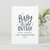 Baby buiten de typografie kerstvakantie save the date (Staand voorkant)