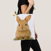 Baby Bunny in de gras Tote Bag (Dichtbij)