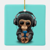 Baby chimp met hoofdtelefoon en mobiele telefoon keramisch ornament (Achterkant)
