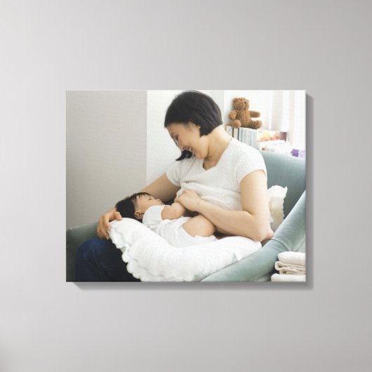 Baby die borstvoeding geeft meisje canvas afdruk (Voorkant)