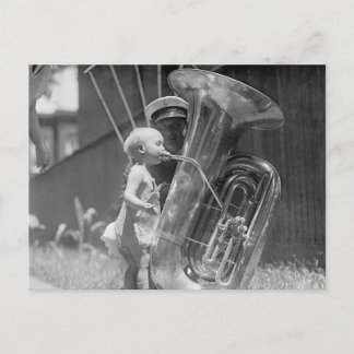 Baby die tuba speelt, 1923 briefkaart