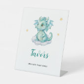 Baby Dragon Favors Reclamebord Met Voetstuk (Voorkant)