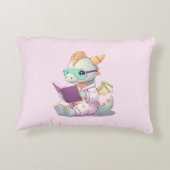 Baby Dragon leest een boek Accent Kussen (Achterkant)
