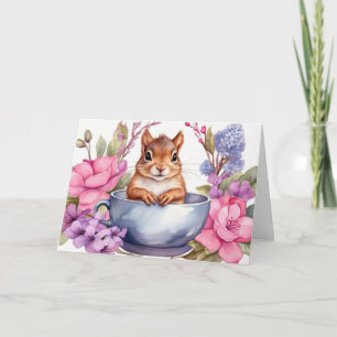 Baby eekhoorn in het theekopje met bloemen  kaart