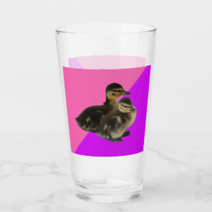 Baby Eendjes op Roze Framboos en Paarse Sorbet Glas