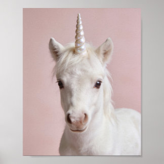Baby Eenhoorn Portret – Magische Kinderkamer Muur Poster