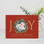 Baby Eerste kerstbundel van Joy Red Floral Gold Feestdagenkaart (Staand voorkant)
