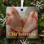 Baby eerste kerstfeest Elegant Moderne Aangepaste  Metalen Ornament<br><div class="desc">Het ontwerp is samengesteld uit moderne chic typografie met sans serif en serif doopvont. Voeg een douanefoto van baby en jaar toe.</div>