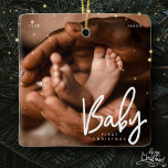 Baby Eerste Kerstmis Modern Elegant Chic Foto Keramisch Ornament<br><div class="desc">Het ontwerp is samengesteld uit moderne chic typografie met sans serif en serif doopvont. Voeg een douanefoto van baby en jaar toe.</div>