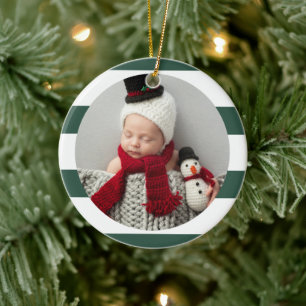 Baby eerste Kerstmis Modern Green Stripes Foto Keramisch Ornament