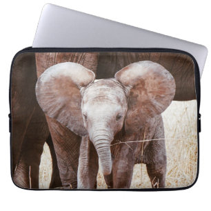 Baby Elephant Cute African Elephant met mama Laptop Sleeve