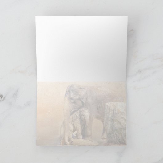 Baby Elephant Hug Moederdag Blank Kaart (Binnen)