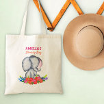Baby Elephant in Colorful Flowers Kinder Library Tote Bag<br><div class="desc">Baby Elephant-Canvas tas met een schattig design en op maat van de naam van je kind. Het ontwerp bevat een baby olifant die in een kleurrijke bloemflard zit. Een lief klein ontwerp - perfect als een bibliotheektas van een kind of als een kleuterschool of een kleuterzak. Blader alsjeblieft naar onze...</div>