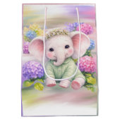 Baby Elephant with Hydrangeas Baby Shower  Medium Cadeauzakje (Achterkant)