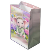 Baby Elephant with Hydrangeas Baby Shower  Medium Cadeauzakje (Achterkant Gekanteld)
