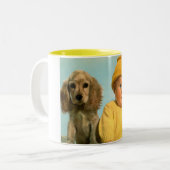 Baby en hond tweekleurige koffiemok (Voorkant links)
