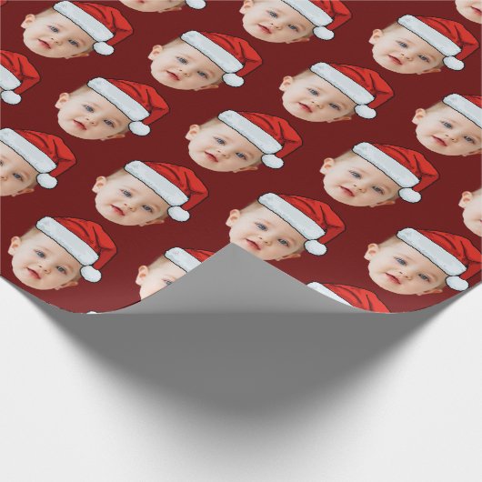 Baby Face Funny Custom Photo Kerstman Hoed Kerstmi Cadeaupapier (Hoek)