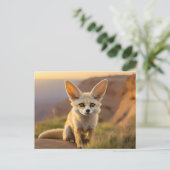 Baby Fennec vos op klif Briefkaart (Staand voorkant)
