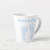 Baby Footprint Grandmoeder to be Boy Announance Latte Mok (Rechterhoek)