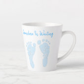Baby Footprint Grandmoeder to be Boy Announance Latte Mok (Rechts)