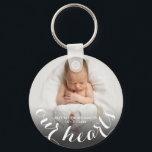 Baby Foto aangepast Sleutelhanger<br><div class="desc">De telefoon,  de naam en de tekst "ONZE HARTS" van uw baby staan op deze sleutelhanger in witte tekst. Creëer voor jezelf of geef aan iemand van wie je houdt. Meer design in ons collectie.</div>