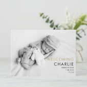 Baby Foto Elegante Script Gouden Liefdesharten Geb Aankondiging (Staand voorkant)