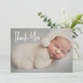 Baby Foto Modern Handlettering script Geboorte Bedankkaart (Staand voorkant)