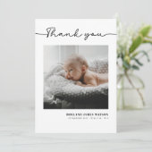 Baby Foto Modern Script Minimalist Birth Aankondiging (Staand voorkant)