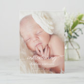 Baby Foto Moderne Elegante Calligrafie Geboorte Aankondiging (Staand voorkant)
