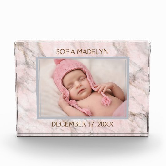 Baby foto op elegante lichtroze marmeren patroon (Voorkant)