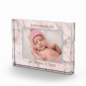 Baby foto op elegante lichtroze marmeren patroon (Rechts)