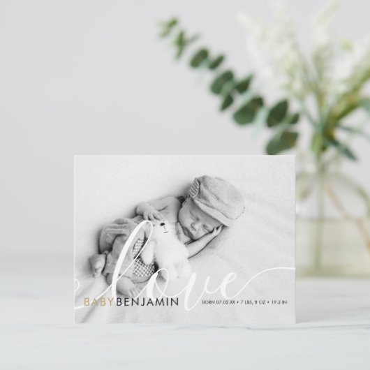 Baby Foto Script Liefde Chic Modern Geboorte Aankondigingskaart (Staand voorkant)