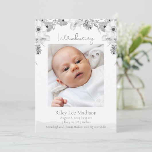 Baby Foto van Modern Gray Floral Aankondiging (Staand voorkant)