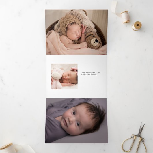 Baby foto voor het verwelkomen van scripts drieluik aankondiging (Binnen)