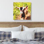 Baby Geit met bloemen - Ingewikkelde Canvas Print (Insitu (Slaapkamer))