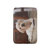 Baby gele Labrador Puppy Dog op Belly Badmat (Voorkant Verticaal)