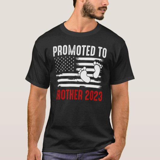 Baby Gepromoveerd naar Brother 2023 Cool US Flag F T-shirt (Voorkant)