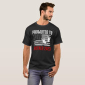 Baby Gepromoveerd naar Brother 2023 Cool US Flag F T-shirt (Voorkant volledig)
