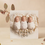Baby Gift Dank u Triplets Newborn Baby shower Bedankkaart<br><div class="desc">Baby Gift Dank u Triplets het Nieuwgeboren Baby shower Dank u Kaarten kenmerkt uw favoriete foto met de tekst "Dank u"in elegant modern zwart manuscript op de voorzijde en een extra foto en uw gepersonaliseerd bericht op het omgekeerde. Personaliseer door de tekst in de verstrekte tekstvakjes uit te geven. FOTO...</div>