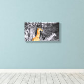 Baby Giraffe Canvas Afdruk (Insitu (Houten vloer))