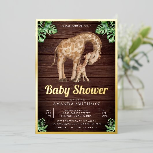 Baby Giraffe Safari Wood Baby shower Gold Folie Uitnodiging (Staand Voorkant)