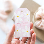 Baby Girl Daisy (roze) Cadeaulabel<br><div class="desc">Prachtige vormgeving met een zacht roze palet voor een zeer speciale viering. Pas eenvoudig de naam en de gebeurtenis aan. Bijzonder perfect voor een eerste verjaardag. Bekijk de rest van mijn collectie voor meer opties.</div>
