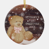 Baby Girl Eerste Kerstdag Teddy Bear Wood Sneeuw Keramisch Ornament (Voorkant)