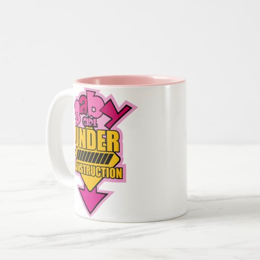 Baby Girl onder Mok van bouw (Voorkant links)