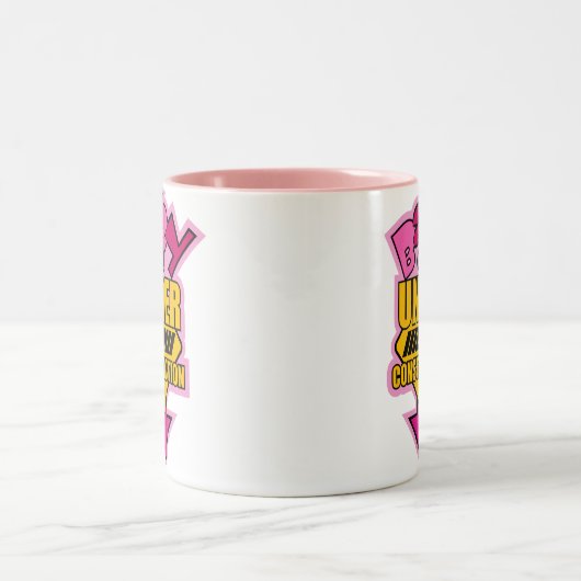 Baby Girl onder Mok van bouw (Center)