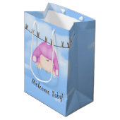 Baby Girl op Clothesline Medium Cadeauzakje (Voorkant Gekanteld)