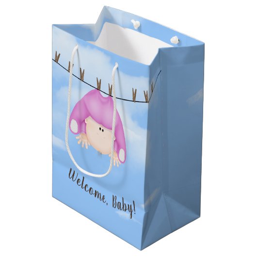 Baby Girl op Clothesline Medium Cadeauzakje (Voorkant Gekanteld)